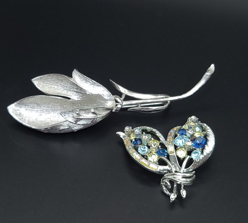 Vintage signed coro brooch - brooch, lot