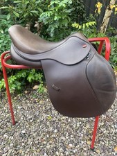 John Whittaker Overton Jump Saddle. 16.5” Seat. Changeable Gullet
