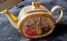 Sadler Barrel Shsped Gilt