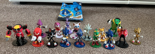 Sonic the hedgehog figurine - sonic,