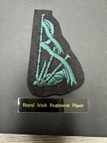 Royal irish regiment piper arm - royal,