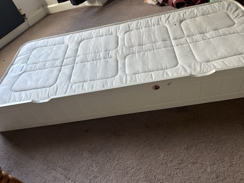 Pull out single - , bed