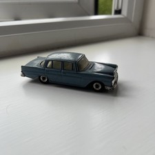 DINKY TOYS MECCANO 186 MERCEDES BENZ 220 SE DIECAST MODEL CAR BLUE 1961 FINTAIL