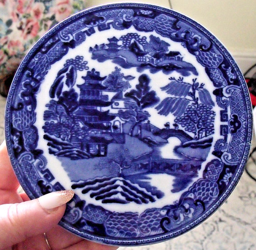 Flow blue willow pattern - ,