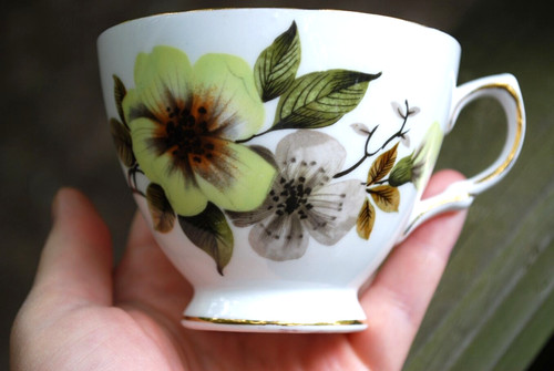 Vintage royal vale yellow - vintage,