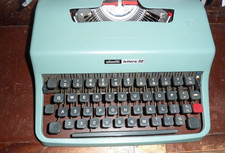 Vintage Olivetti Lettera 32 portable typewriter duckegg blue Carry Case + Ribbon