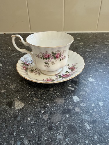 Royal albert bone china - royal,