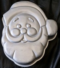 WILTON NOVELTY SANTA CLAUS SHAPED ALUMINIUM XMAS/CELEBRATION CAKE BAKING TIN 