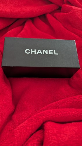 Chanel box used - box,