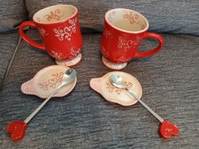 TEMPTATIONS by TARA Christmas Floral Lace' 2 Pedestal Mugs W/teabag Plate/spoons