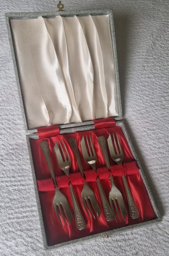 Vintage silver plated cake - silver,