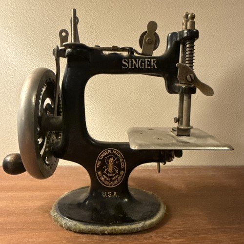 Singer mini sewing machine - sewing,