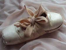 Pointe Shoes Timeworn Pink Satin Classical Ballet Pointe Shoes with Ribbon Tie