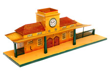 AC4573: Vintage Kibri Gauge1 Station On Platform