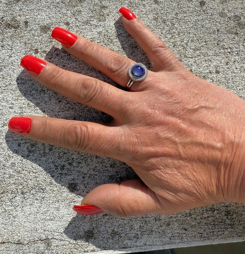 Mood ring - (colour, changing)