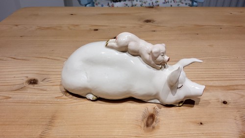 Beswick england pig giving - pig,