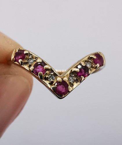 9ct gold ruby - 9ct, diamond