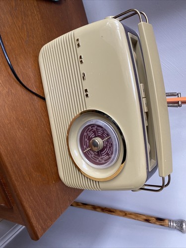 Retro bush radio