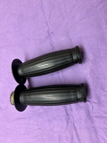 Handlebar grips left - , right