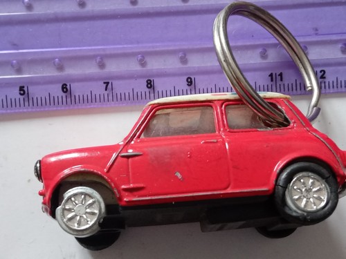 Vintage old keyring metal - old,