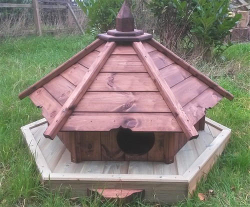 Small hexagonal floating duck - hexagonal,