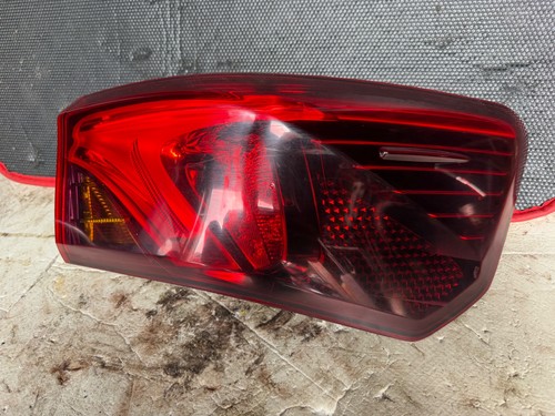 Toyota avensis hatchback rear - hatchback,