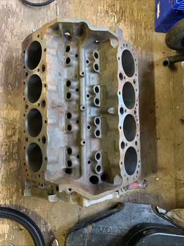 Volvo penta 211 engine - v8,