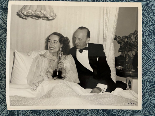 Joan crawford 1946 oscar photo - joan,
