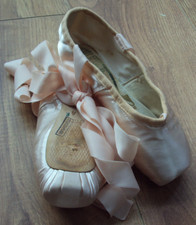 Pointe Shoes Freed of London Classical Ballet Pink Satin with Ballet Ribbon Ties