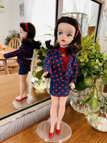 Sindy side part - brunette, doll