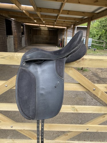 Inch dressage saddle - 18.5,