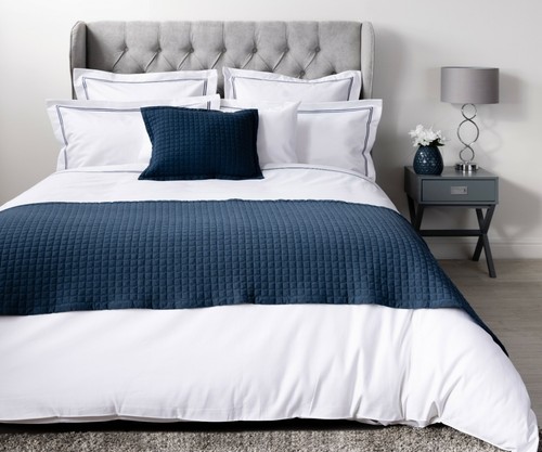 Bed runner filled - bed,