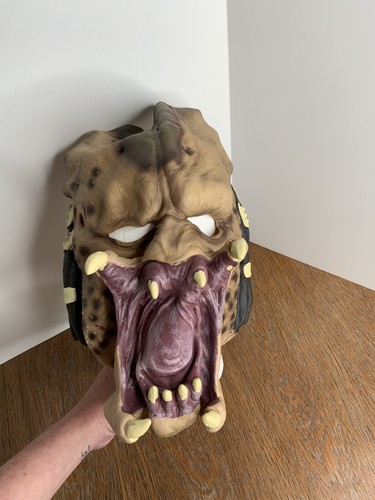 The predator rubber latex - predator, full