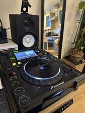 Pioneer CDJ 2000 Decks