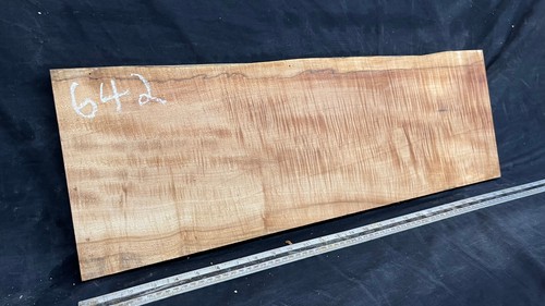 Rippled sycamore tone wood