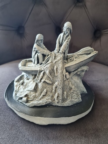 Fishermen trawling figurine - fishermen,