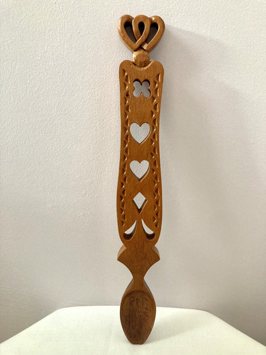 Vintage handcarved welsh - handcarved,