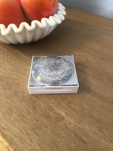 Never used mac snow - 6, globe