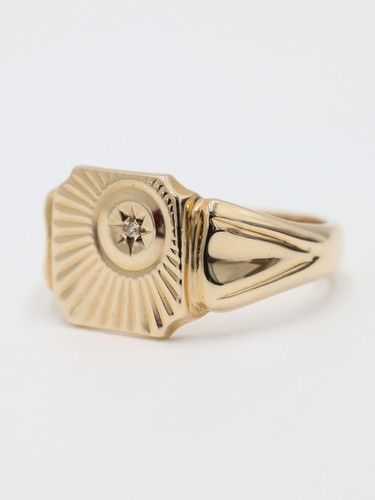 Gold patterned signet ring 9ct - patterned,