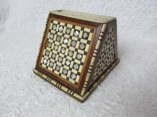 Decorative cigarette dispenser - cigarette,