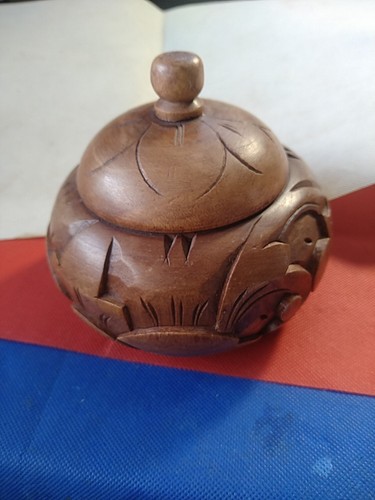 Nice hand carved round - hand,