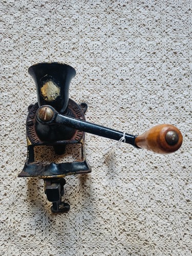 Vintage spong co - co., cast