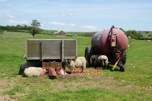 Photo farm equipment - photo, has