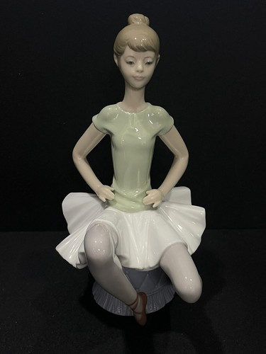 Lladro 1360 laura sitting - lladro,