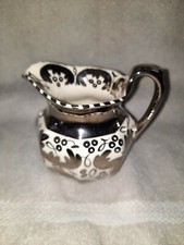 Wedgwood of Etruria Barlaston Cream Pitcher Gold Lustre & White VGC 4”