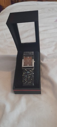 Geeniune ladies seksy watch - seksy,