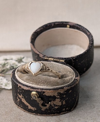 9ct opal heart ring - 9ct,