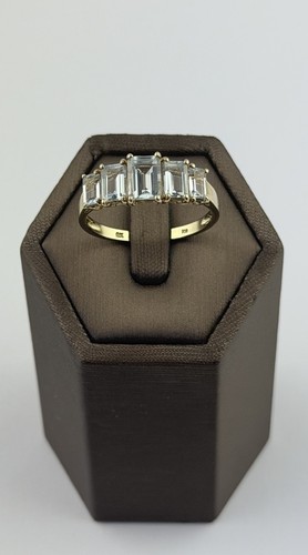 Aquamarine 9ct gold ring - 9ct,