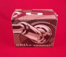 NEW 2GB!! Oakley Split Thump Polished Black with Warm Grey 