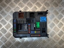 15-18 PEUGEOT 2008/CITROEN C4 1.6 DIESEL BSI FUSE BOX 9807532080